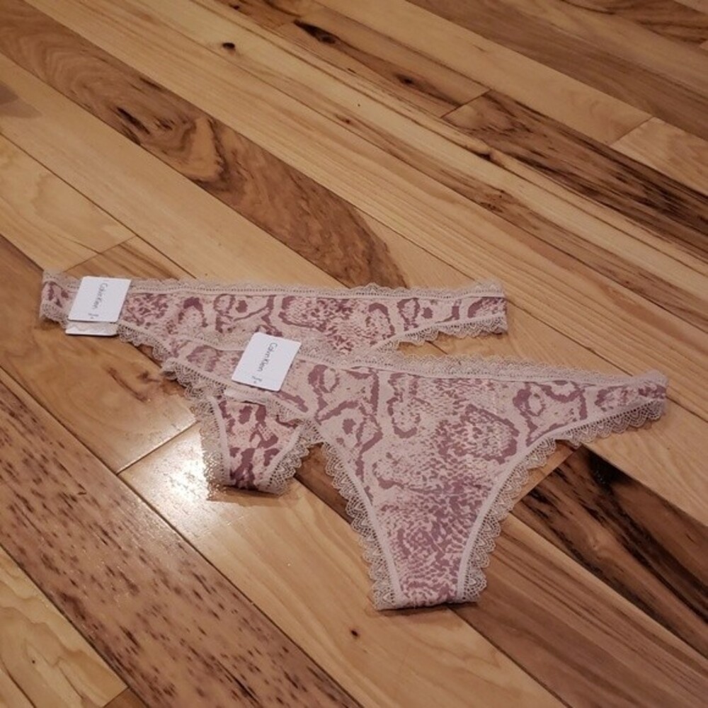 Calvin Klein Pink Beige Snakeskin Pattern Lace Trim Thong Set of 2 Size XL New